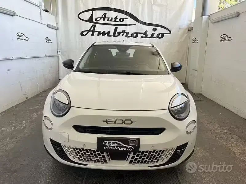 Usata Fiat 600 145 CV (106 kW) 2025 Bianco SUV