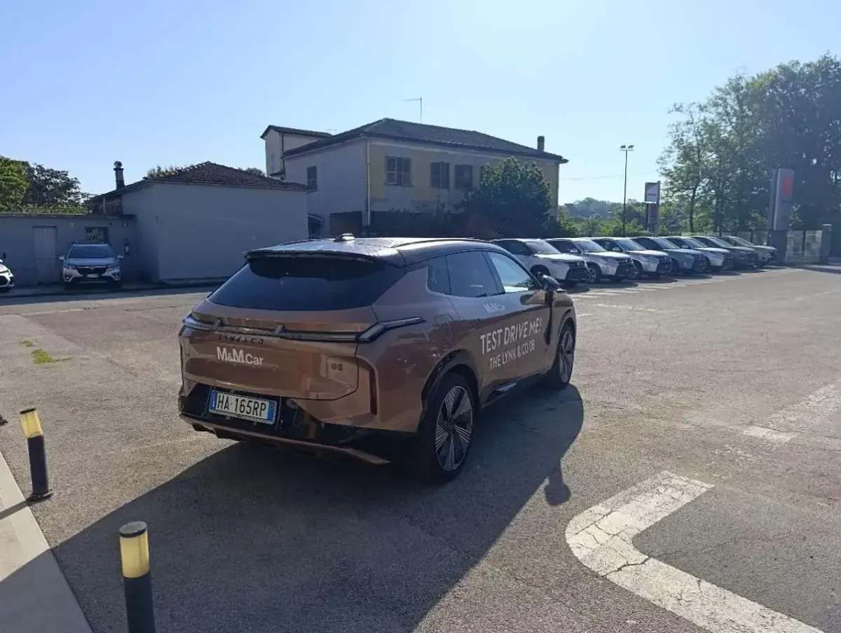 Usata Lynk & Co 08 139 CV (102 kW) 2025 Bronzo SUV