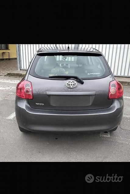Usata Toyota Auris 126 CV (92 kW) 2007 Grigio Utilitaria