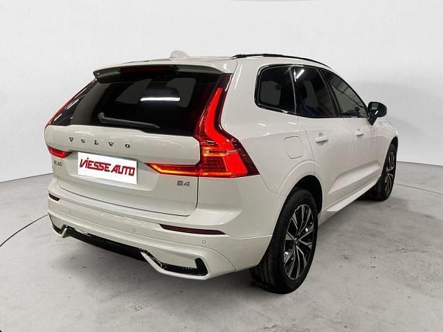 Usata Volvo XC60 184 CV (135 kW) 2024 Bianco pastello SUV