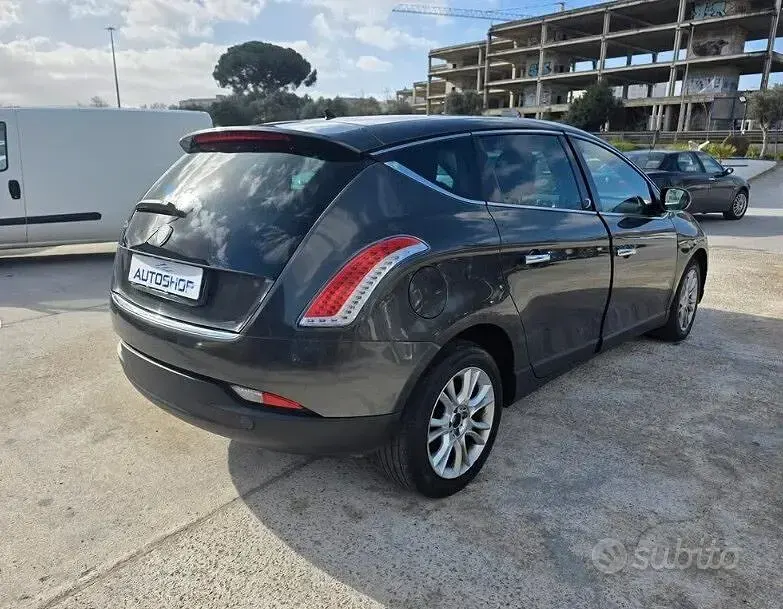 Usata Lancia Delta 120 CV (88 kW) 2011 Nero Utilitaria