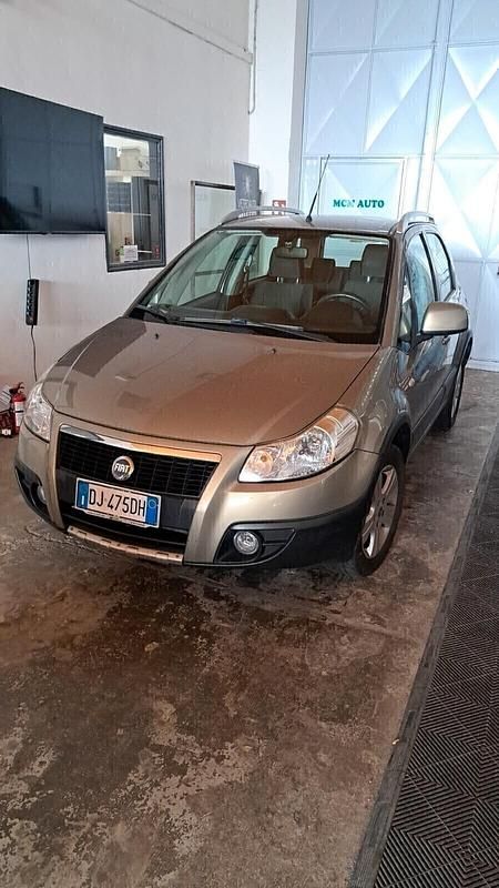 Oro Usata 2007 Fiat Sedici SUV | 3500 € (Buon prezzo) - Immagine 1/4