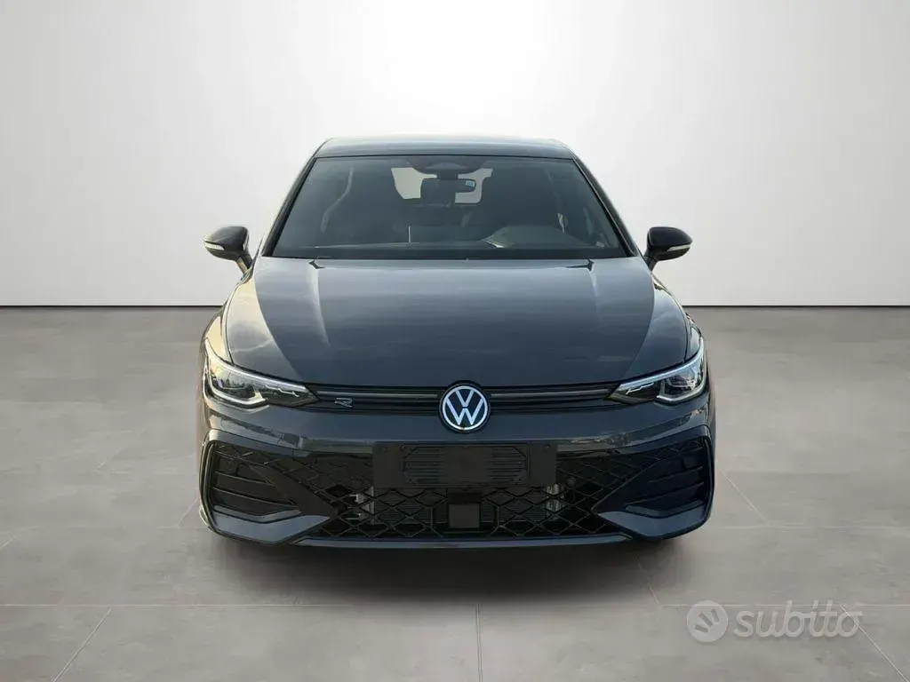 Ny VW Golf VIII R-line 150 HK (110 kW) 2026 Grå Sedan