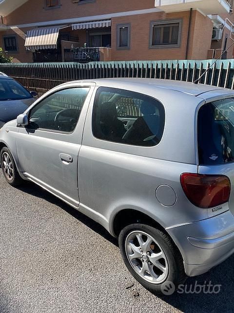 Usata Toyota Yaris Sol 2005 Grigio Berlina