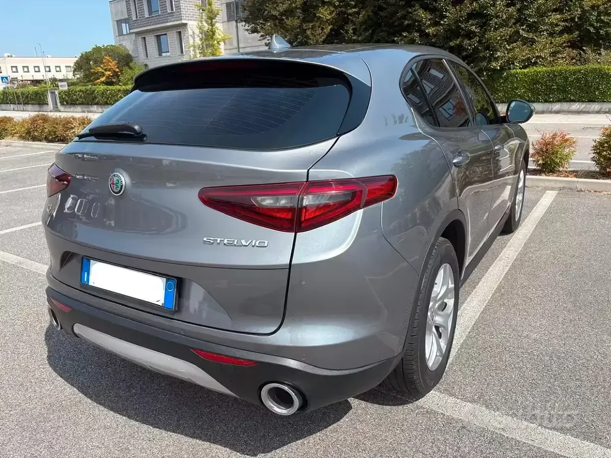 Usata Alfa Romeo Stelvio Business 190 CV (139 kW) 2021 Grigio SUV