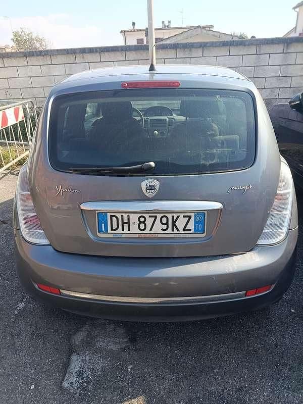 Usata Lancia Ypsilon 75 CV (55 kW) 2007 Grigio Utilitaria