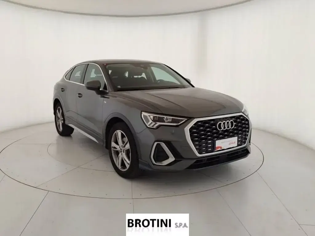 Usata Audi Q3 Sportback S-Line 150 CV (110 kW) 2023 Grigio metallizzato SUV