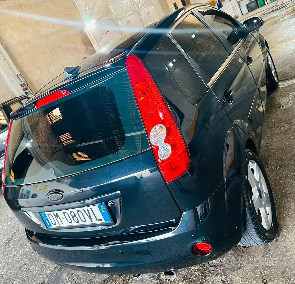 Usata Ford Fiesta 75 CV (55 kW) 2008 Nero Utilitaria