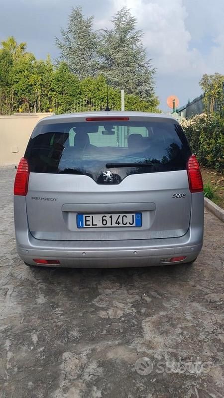 Usata Peugeot 5008 Active 112 CV (82 kW) 2012 Grigio Monovolume