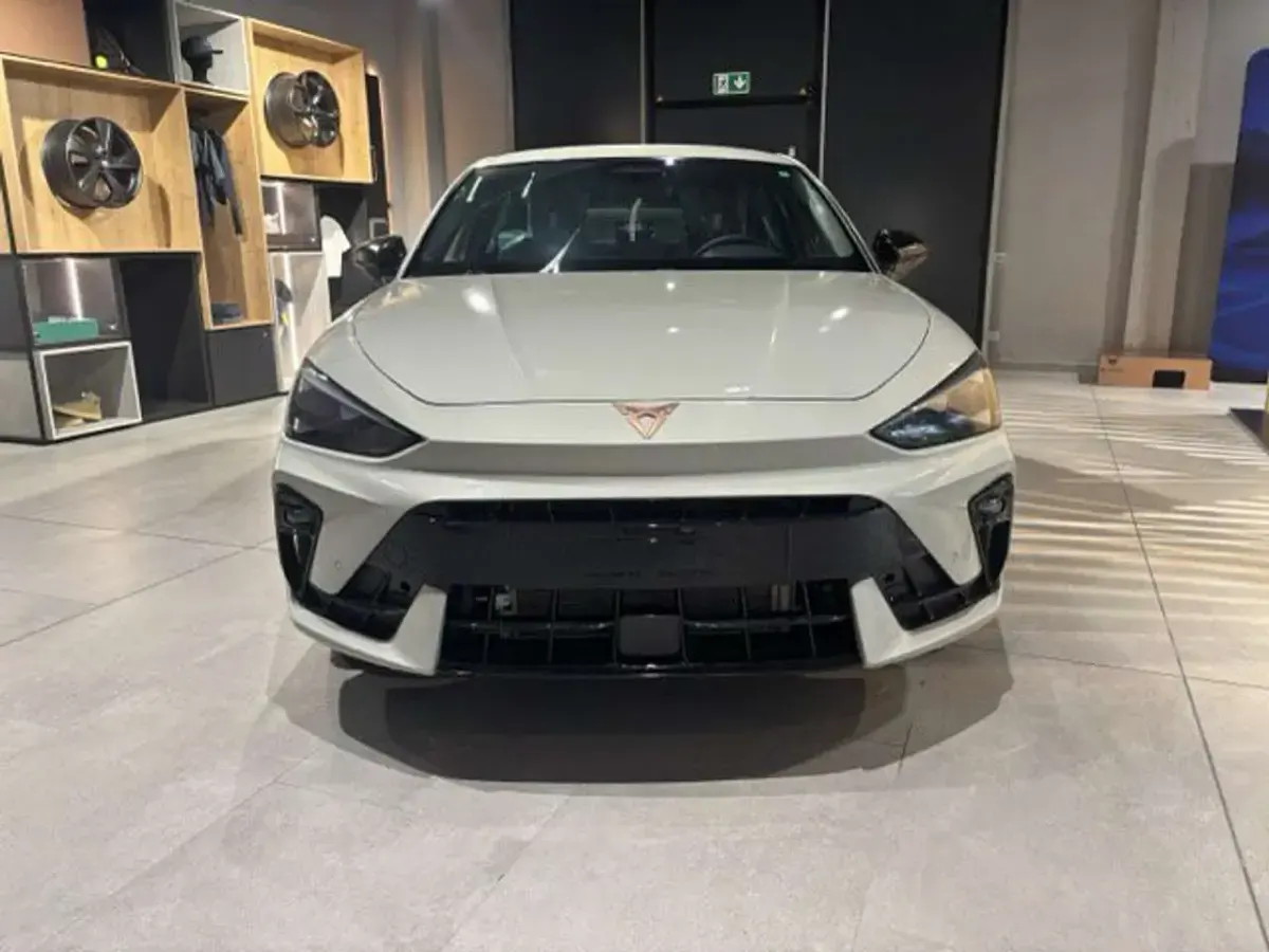 Neu Cupra Leon 150 PS (110 kW) 2026 Grau Kleinwagen