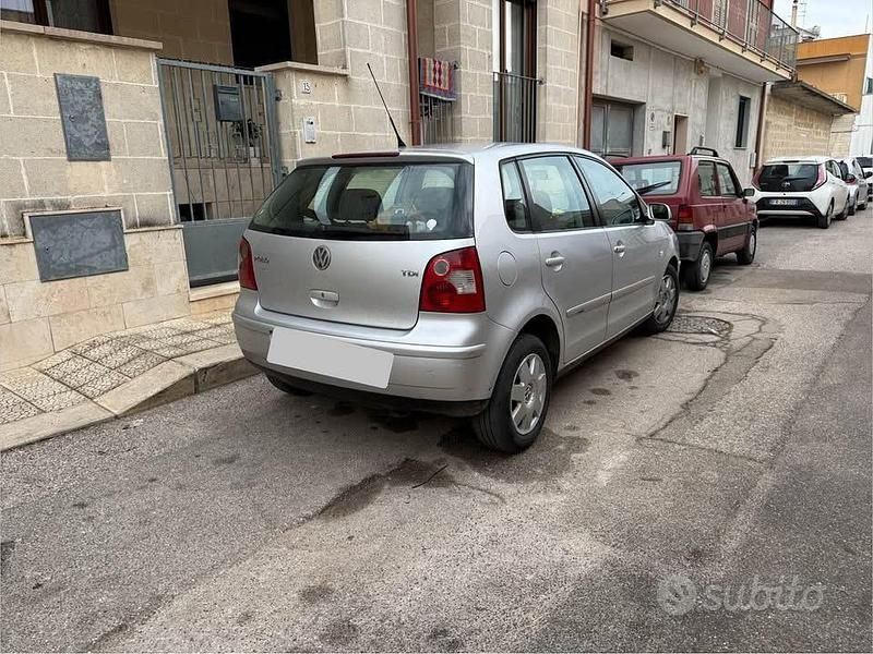 Usata VW Polo 54 CV (39 kW) 2003 Grigio Utilitaria