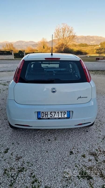 Usata Fiat Grande Punto Active 75 CV (55 kW) 2007 Bianco Utilitaria