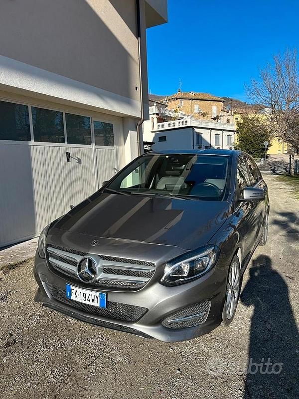Usata Mercedes B180 109 CV (80 kW) 2017 Grigio Utilitaria