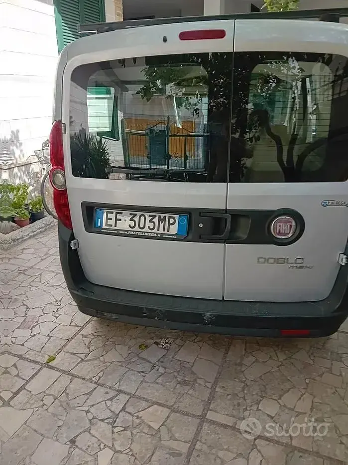 Usata Fiat Doblò 105 CV (77 kW) 2010 Grigio Monovolume