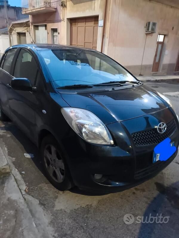 Usata Toyota Yaris 65 CV (47 kW) 2007 Nero Utilitaria