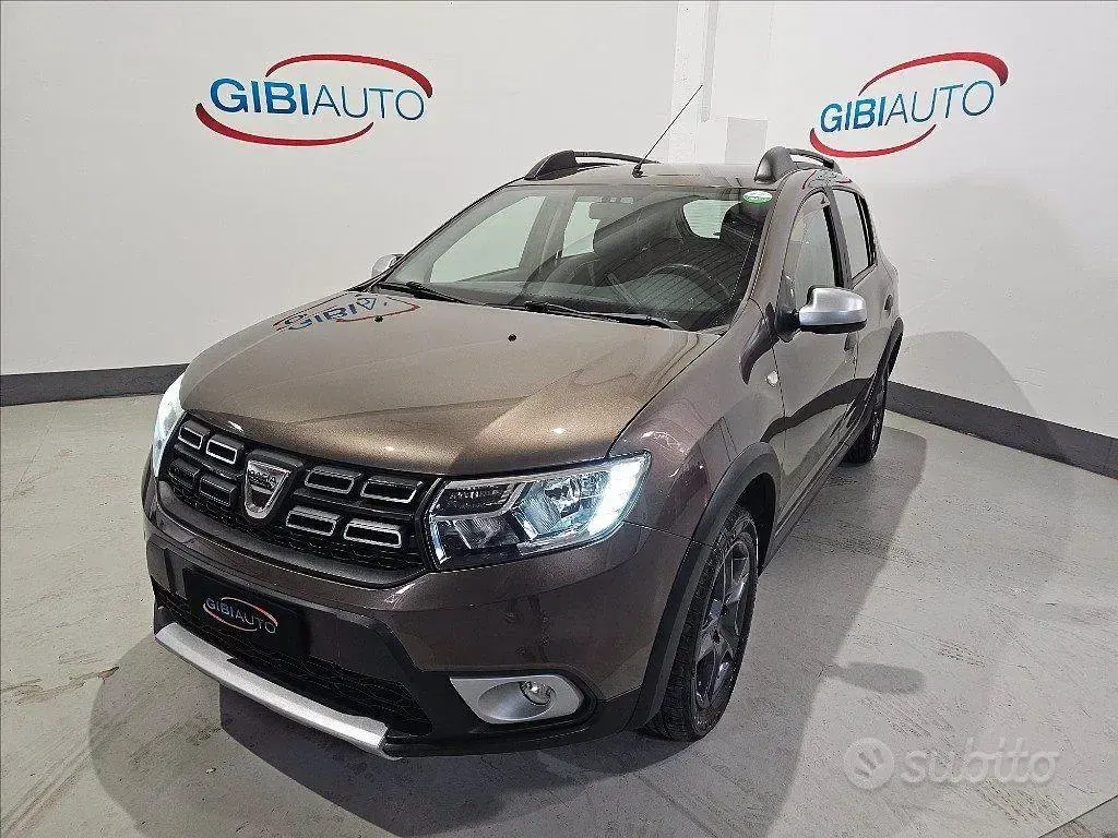 Begagnad Dacia Sandero Stepway 90 HK (66 kW) 2018 Brun Sedan