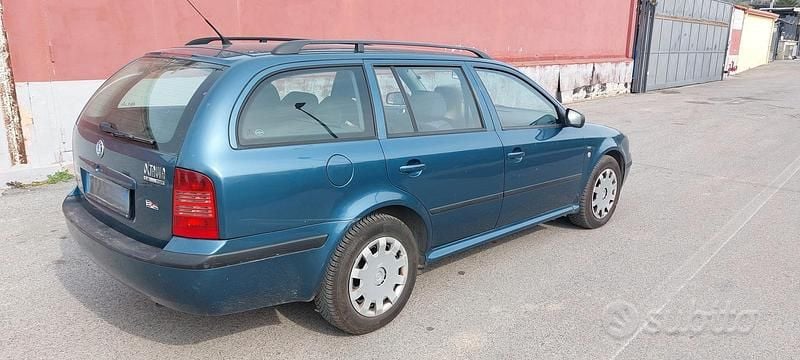 Usata Skoda Octavia Ambiente 90 CV (66 kW) 2003 Blu/azzurro Station wagon