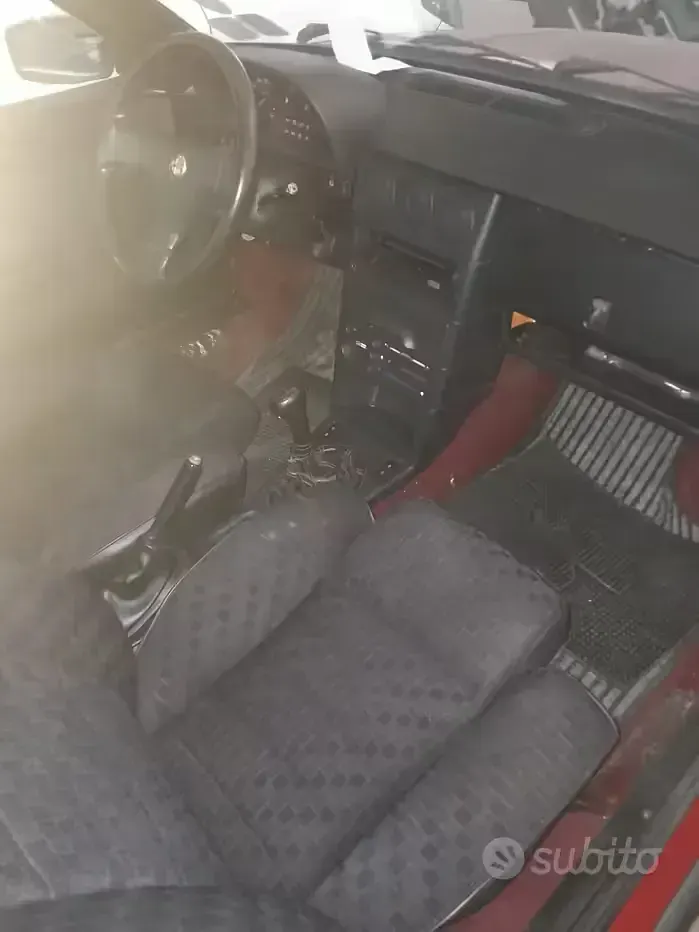 Begagnad Alfa Romeo 33 86 HK (63 kW) 1989 Röd Sedan
