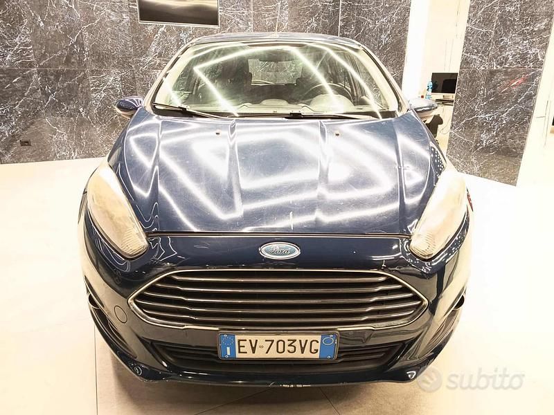 Usata Ford Fiesta Titanium 95 CV (69 kW) 2015 Blu Berlina
