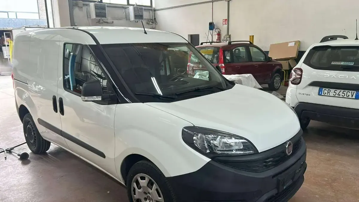 Usata Fiat Doblò 120 CV (88 kW) 2021 Bianco Monovolume