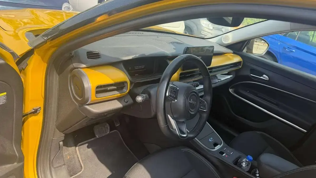 Usata Jeep Avenger EV 61 kW (84 CV) 2023 Oro SUV