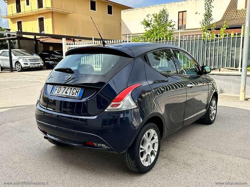 Usata Lancia Ypsilon Gold 95 CV (69 kW) 2016 Blu Utilitaria