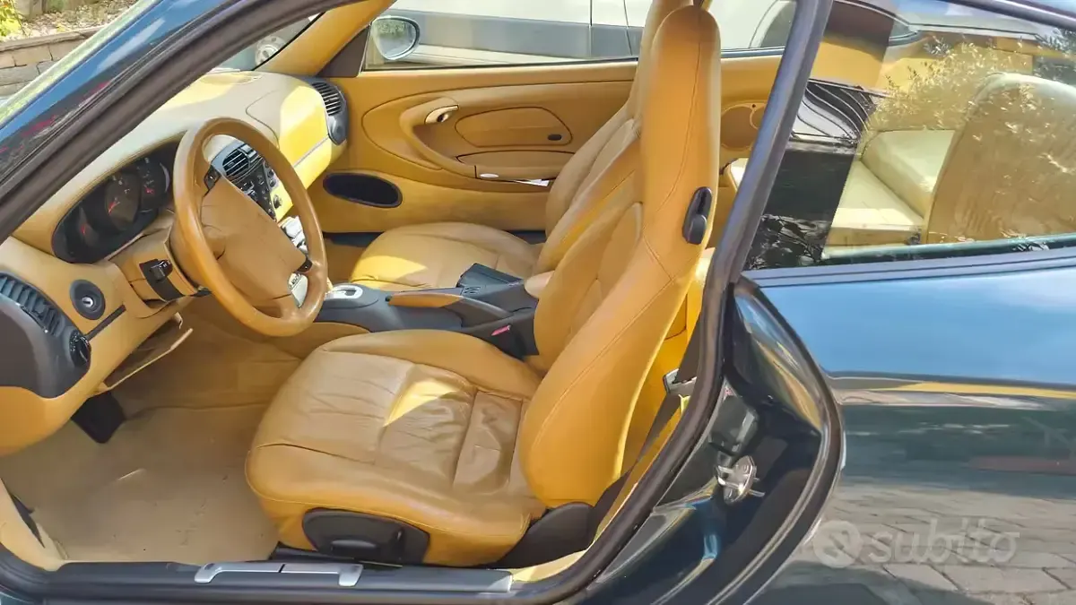 Usata Porsche 911 Carrera 4 300 CV (220 kW) 1999 Verde