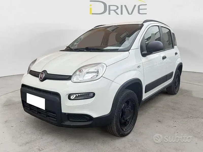 Usata Fiat Panda 4x4 S 86 CV (63 kW) 2022 Bianco Utilitaria
