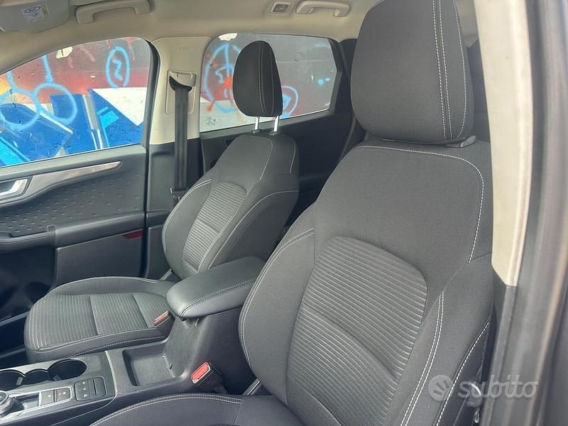 Usata Ford Kuga Titanium 120 CV (88 kW) 2020 Grigio SUV