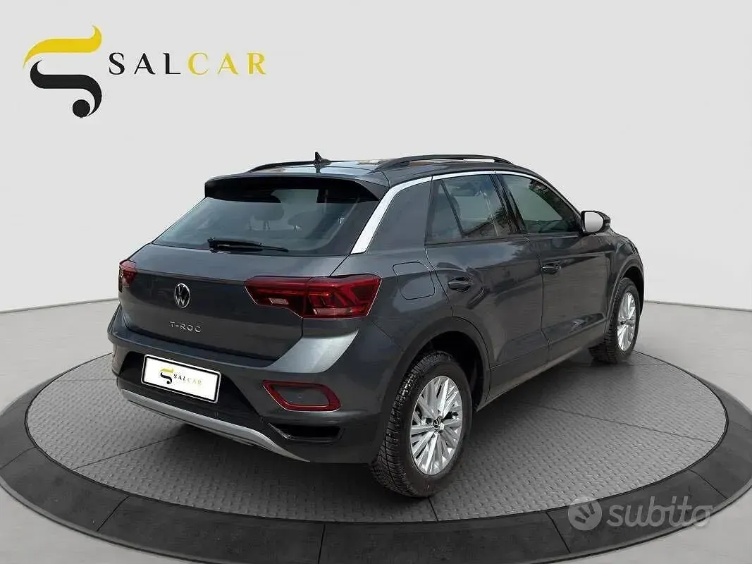 Usata VW T-Roc Life 150 CV (110 kW) 2023 Grigio SUV