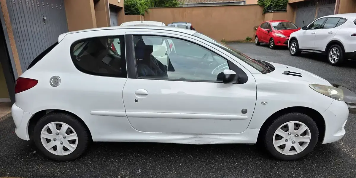 Usata Peugeot 206 60 CV (44 kW) 2012 Berlina