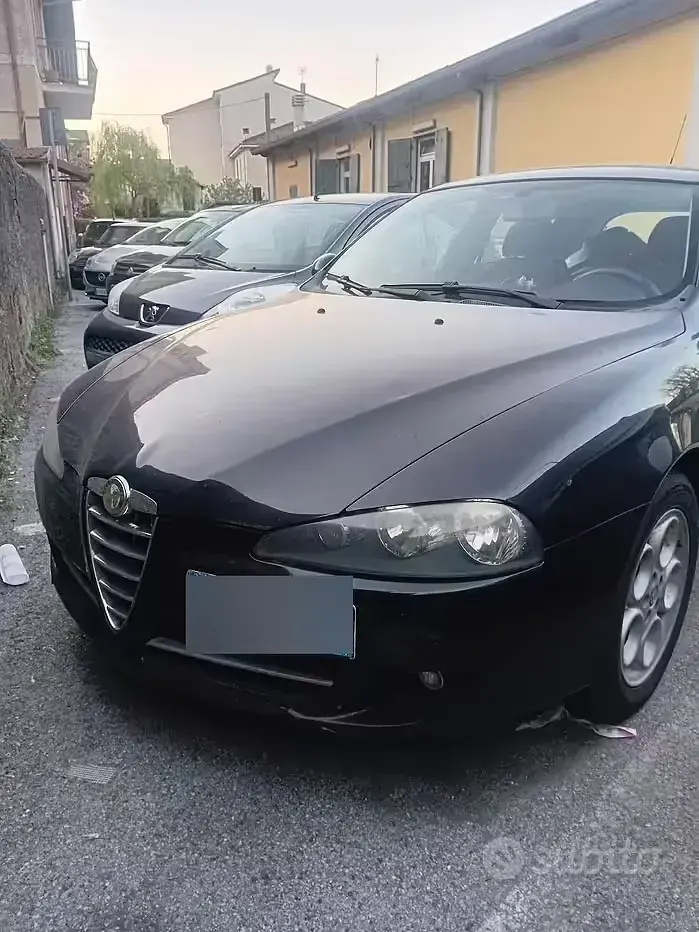Usata Alfa Romeo 147 120 CV (88 kW) 2007 Nero Utilitaria