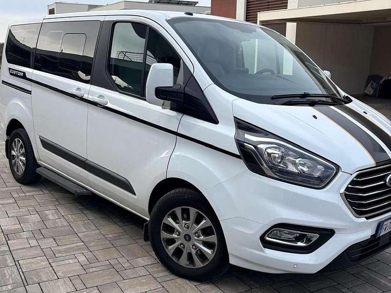 Usata Ford Tourneo 131 CV (96 kW) 2019 Bianco Monovolume