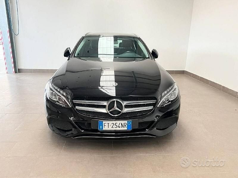 Usata Mercedes C200 Premium 184 CV (135 kW) 2018 Nero Station wagon