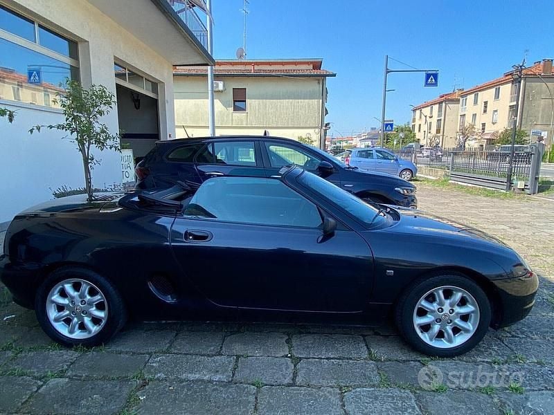 Usata MG F 111 CV (81 kW) 2001 Nero Cabrio