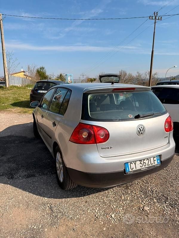Usata VW Golf IV 105 CV (77 kW) 2005 Grigio Berlina