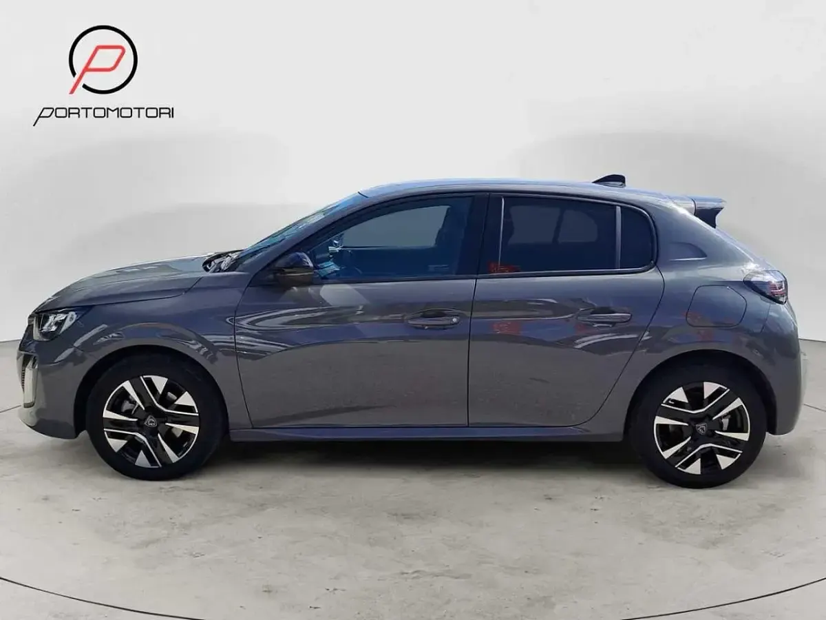 Usata Peugeot 208 Allure 101 CV (74 kW) 2025 Grigio Utilitaria
