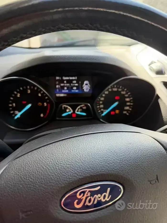 Usata Ford Kuga 120 CV (88 kW) 2016 Grigio SUV