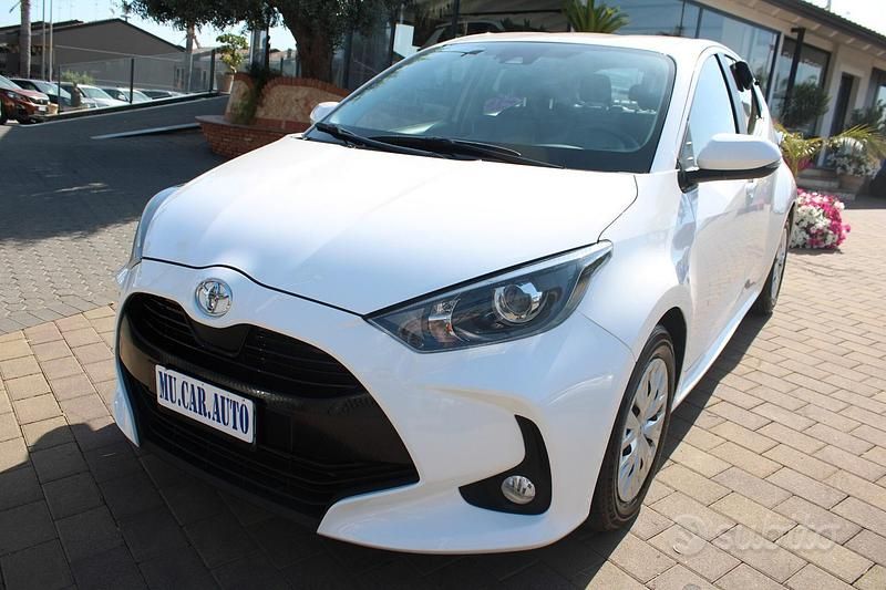 Usata Toyota Yaris Trend 72 CV (52 kW) 2023 Bianco Utilitaria