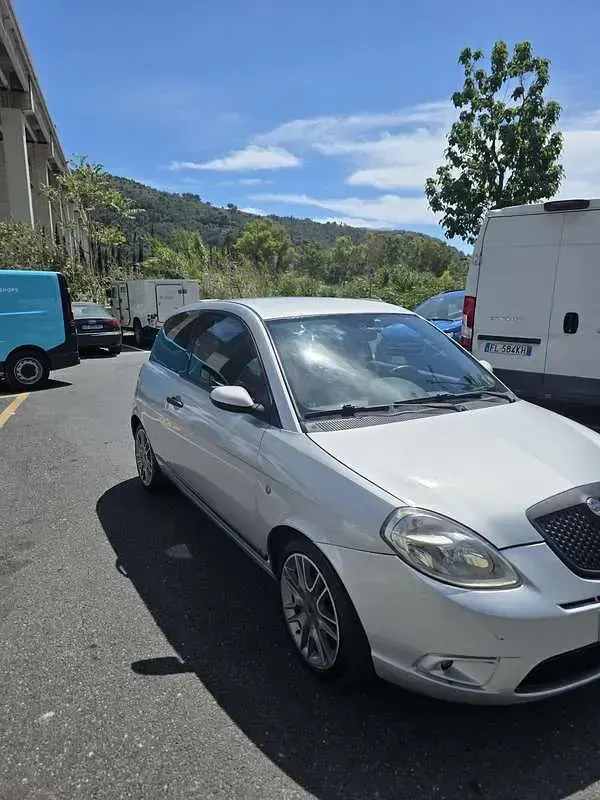 Usata Lancia Ypsilon 95 CV (69 kW) 2008 Grigio Utilitaria
