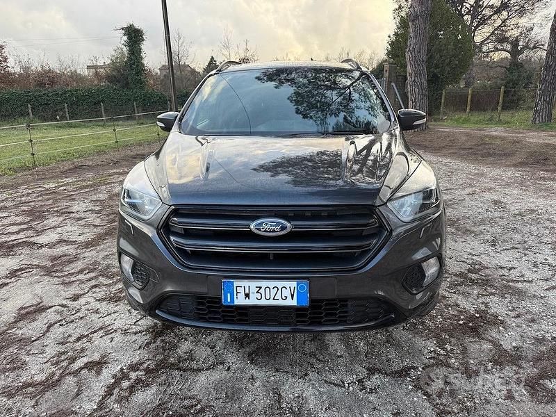 Usata Ford Kuga ST-Line 120 CV (88 kW) 2019 Grigio SUV