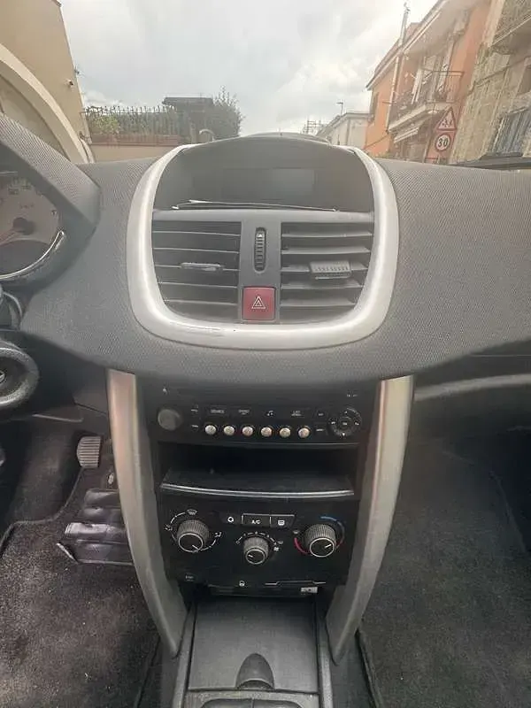 Usata Peugeot 207 Allure 68 CV (50 kW) 2011 Bianco Berlina