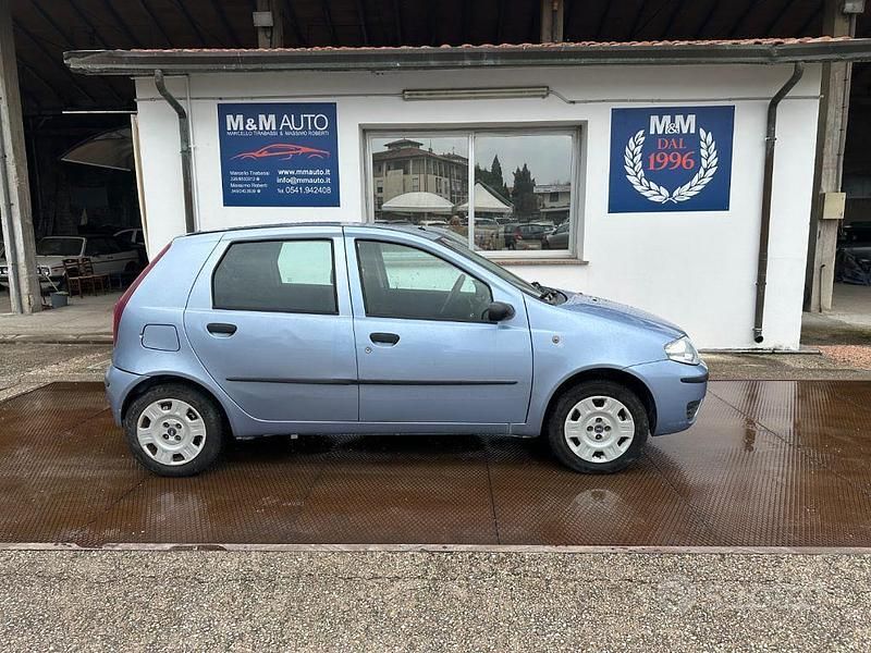 Usata Fiat Punto Active 60 CV (44 kW) 2010 Azzurro Berlina
