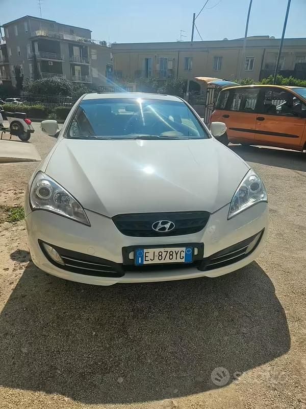 Usata Hyundai Genesis Sport 213 CV (156 kW) 2011 Bianco Coupé