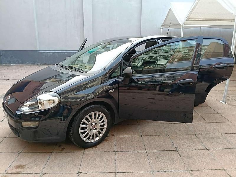 Usata Fiat Punto Street 95 CV (69 kW) 2018 Nero tenore Utilitaria