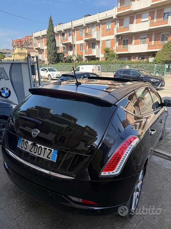 Usata Lancia Delta 165 CV (121 kW) 2008 Grigio Utilitaria