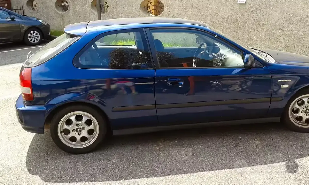 Usata Honda Civic S 90 CV (66 kW) 2000 Blu Berlina