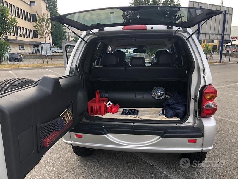 Usata Jeep Cherokee 211 CV (155 kW) 2002 Grigio SUV