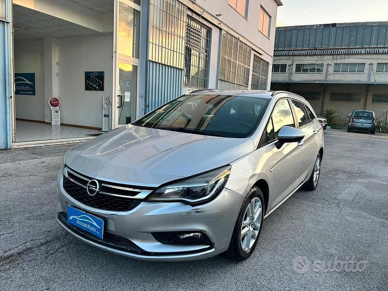Argento Usata 2016 Opel Astra Tre volumi | 3700 € - Immagine 1/4