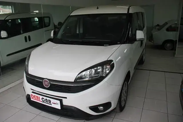 Usata Fiat Doblò 120 CV (88 kW) 2021 Bianco Monovolume